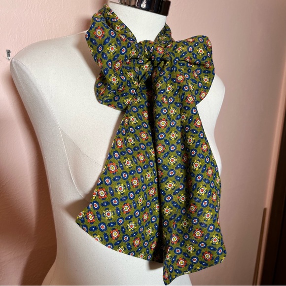 Vintage Accessories - Vintage 60 70 Cottagecore Floral Avocado Green Long Rectangle Scarf